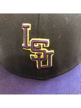 New Era LSU fitted hat. Black purple and gold Tiger  collegiate wool Sz 6 5/8